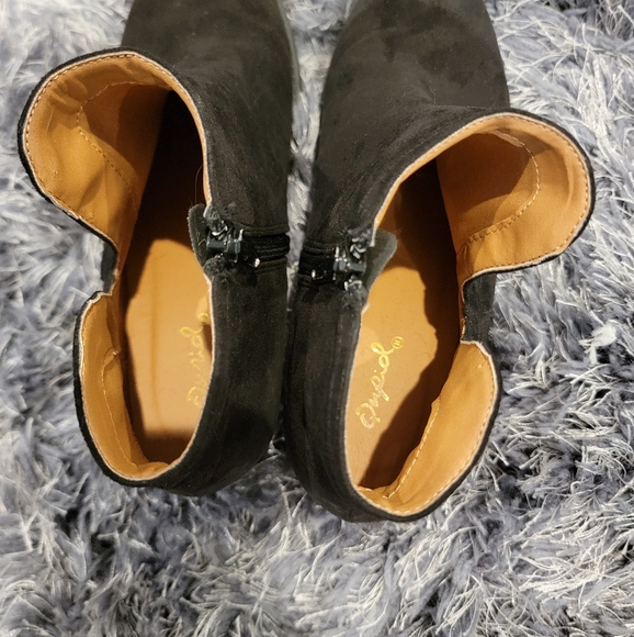 Qupid distressed faux suede ankle bootie 7.5 - Picture 5 of 5